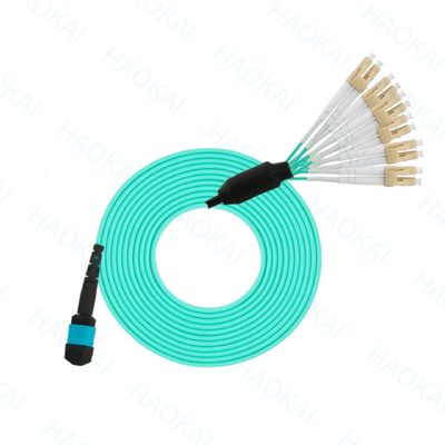Cable de parcheado de fibra óptica OM3 MPO / MTP compacto