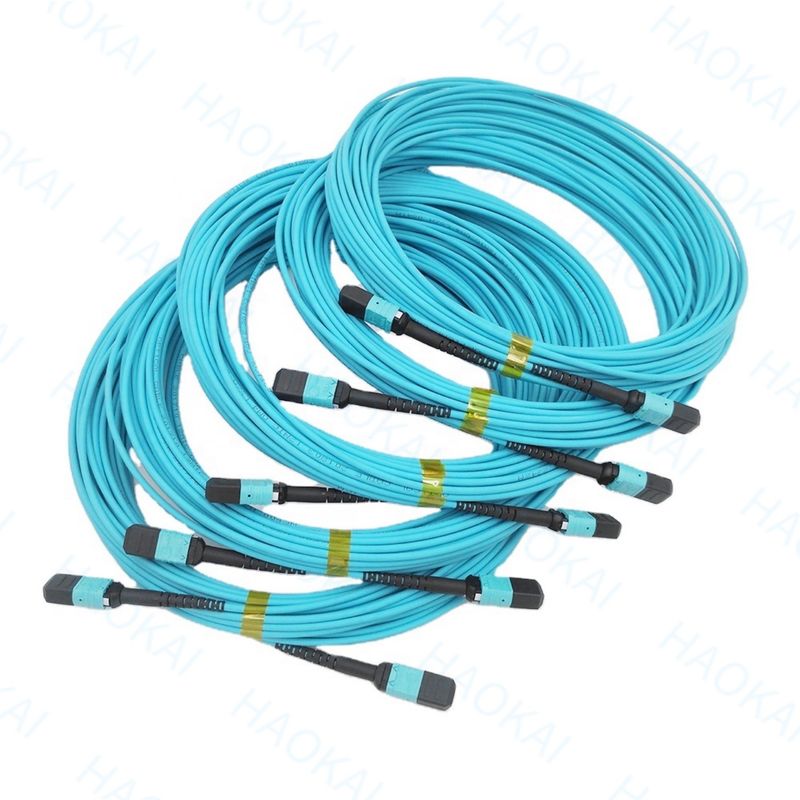 Cable de parcheado de fibra óptica OM3 MPO / MTP compacto